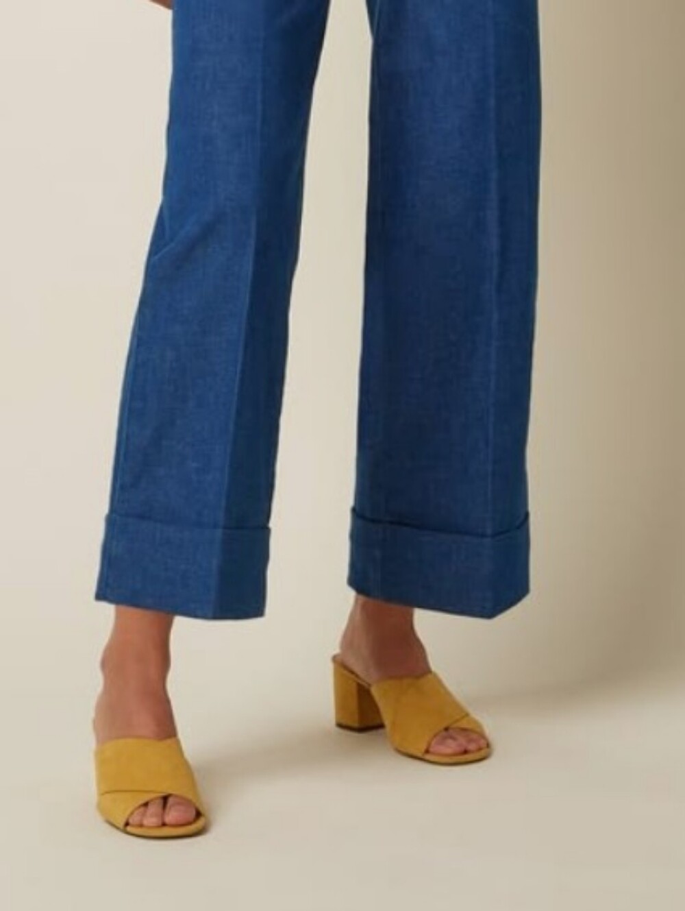 L'intervalle Suede Mule Sandals W Block Heel And Cross Cross - Open Toe